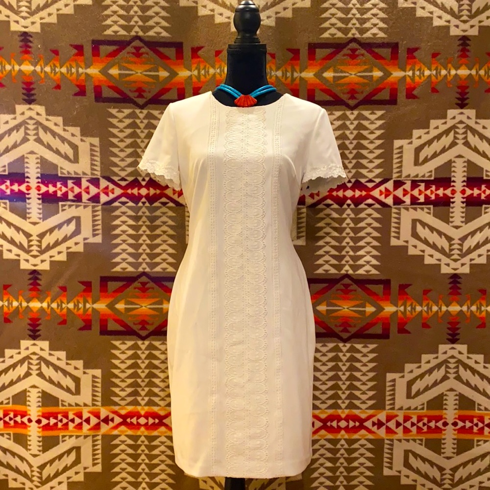 White fitted dress with embroidery details 🤍